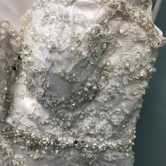 SAMPLE Fit & Flare Sexy BLING Lace Wedding Dress Romantic Mermaid Keyhole Back - Picture 6 of 9